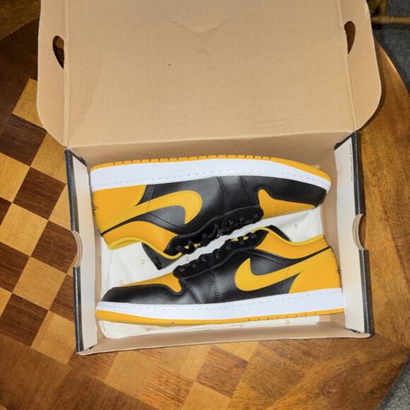 Jordan Air Jordan 1 Low Black Yellow Ochre White Leather Sneaker 13M main image 6